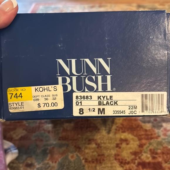 Nunn Bush Black Oxfords Classic Lace-Up Design - Picture 3 of 4